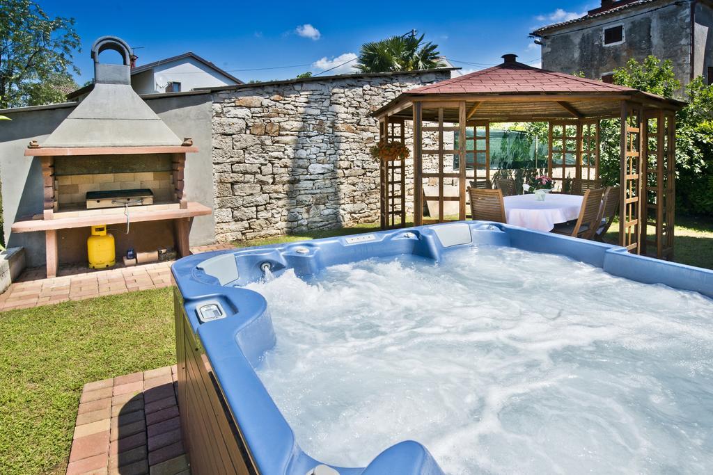 Villas Montrin Kastel Bagian luar foto