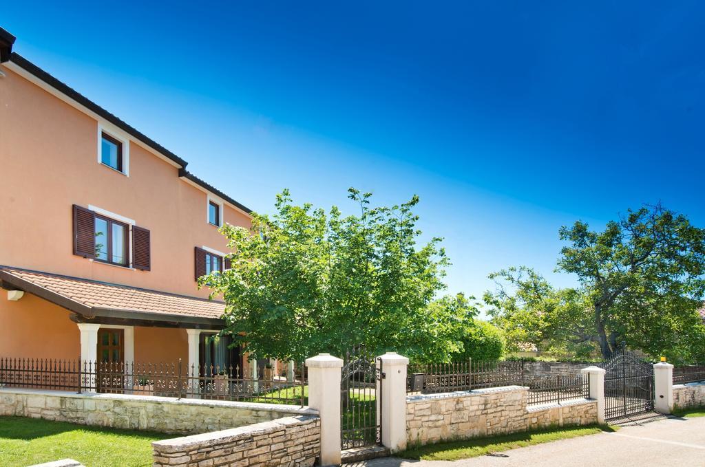Villas Montrin Kastel Ruang foto