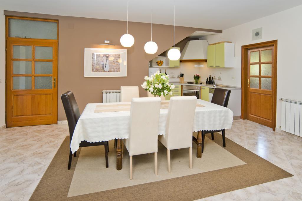 Villas Montrin Kastel Ruang foto