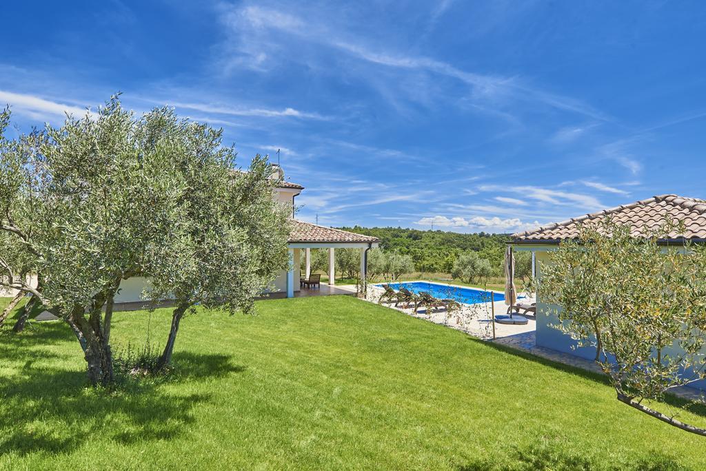 Villas Montrin Kastel Bagian luar foto