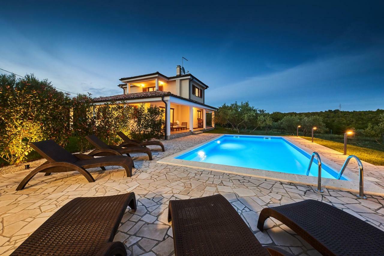Villas Montrin Kastel Bagian luar foto
