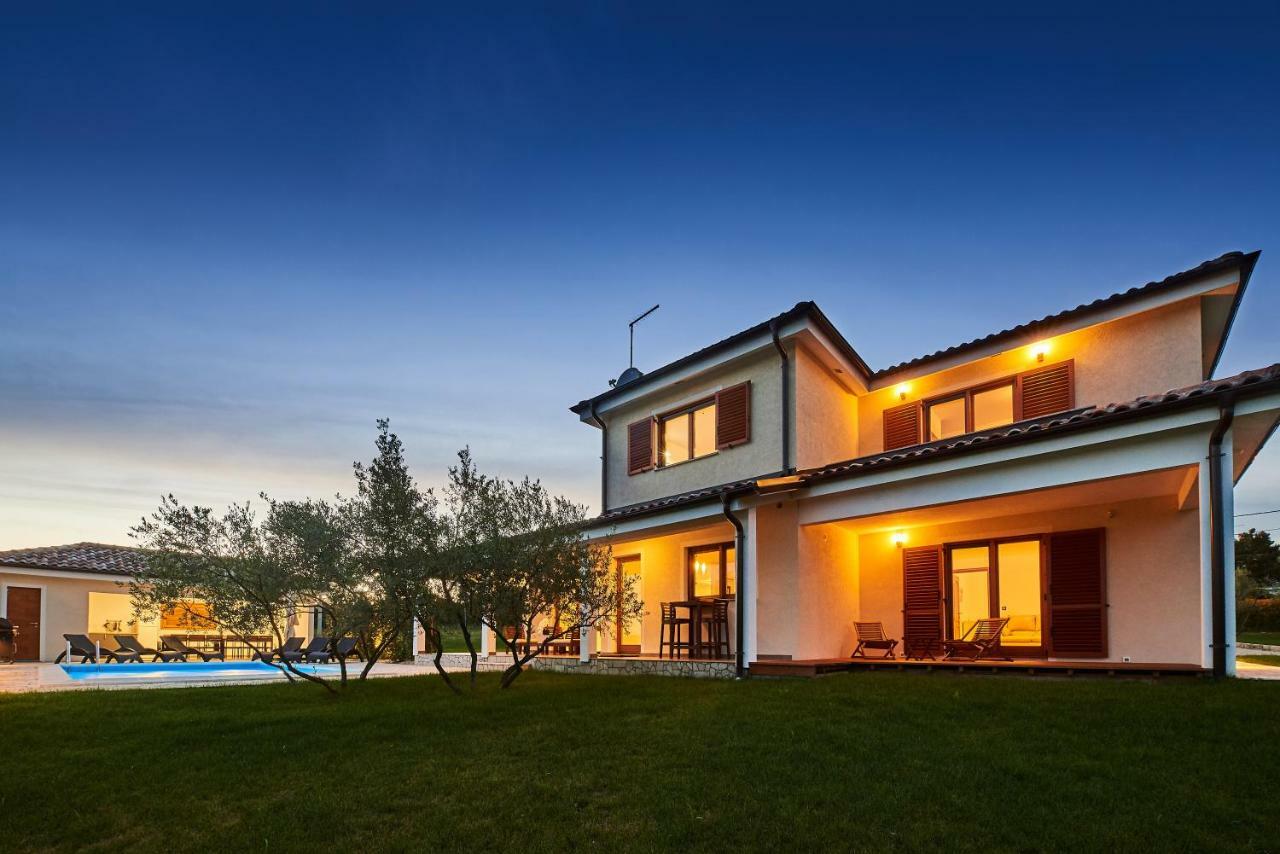 Villas Montrin Kastel Bagian luar foto